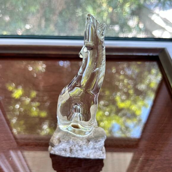 Vintage Clear Glass Howling Wolf Figurine on Stone Base - Picture 9 of 12